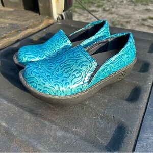 Ingaro Brandy Nursing Shoes Clogs Womens‎ Size 7 Blue Deco Art Slip Resistant